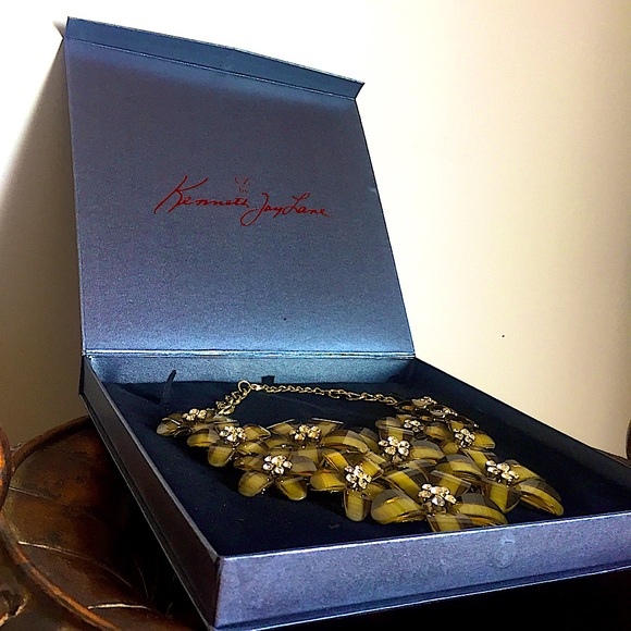 Kenneth Jay Lane Gold Tone Layered Flower Necklace - Picture 7 of 13